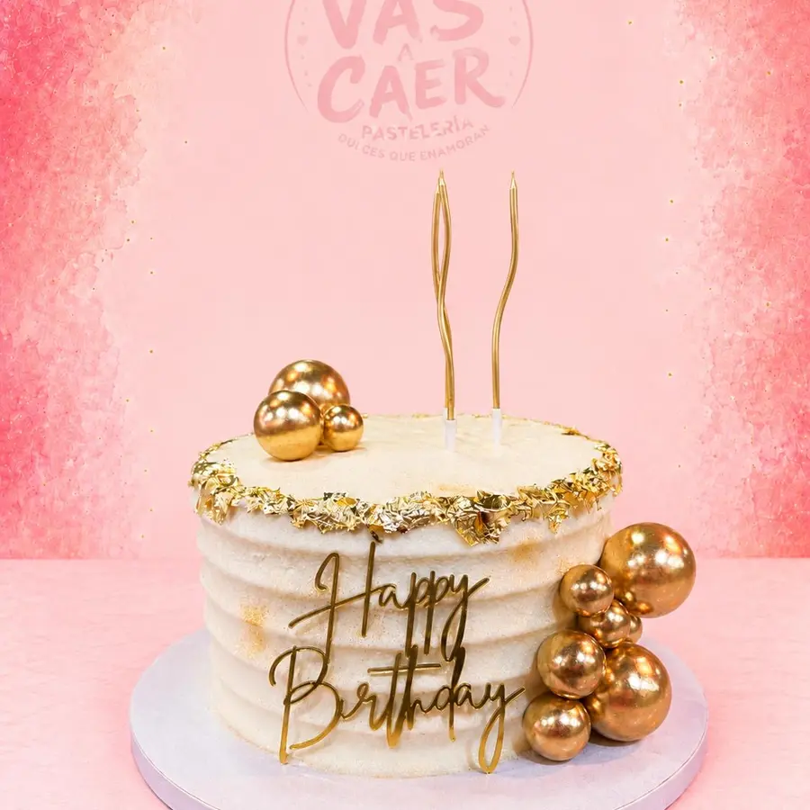 Tarta dorada de cumpleaños